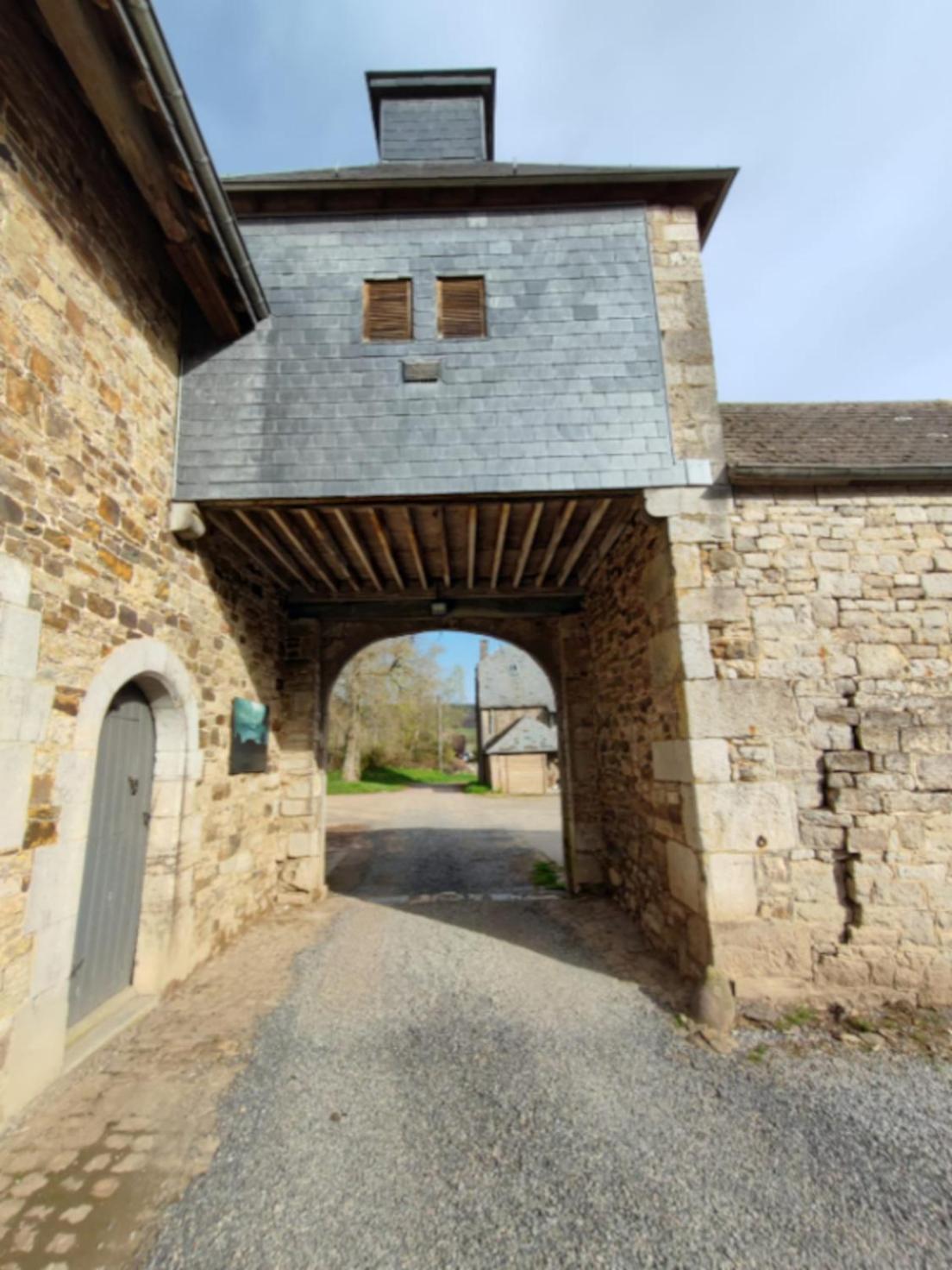 Le Petit Chateau De Blier Erezee Exterior foto